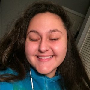 Meet your Posher, Leila